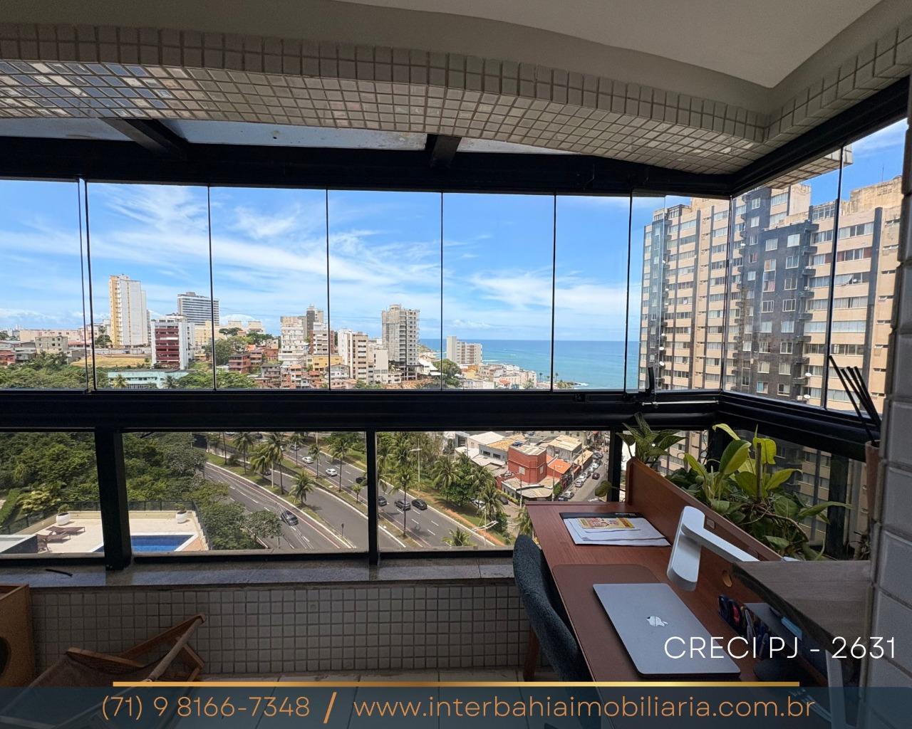Foto oficial da varanda mobiliada com vista para o mar, unidade AP00213